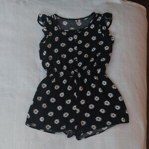 Little Girls Black and White Floral Romper Size  L 10-12
